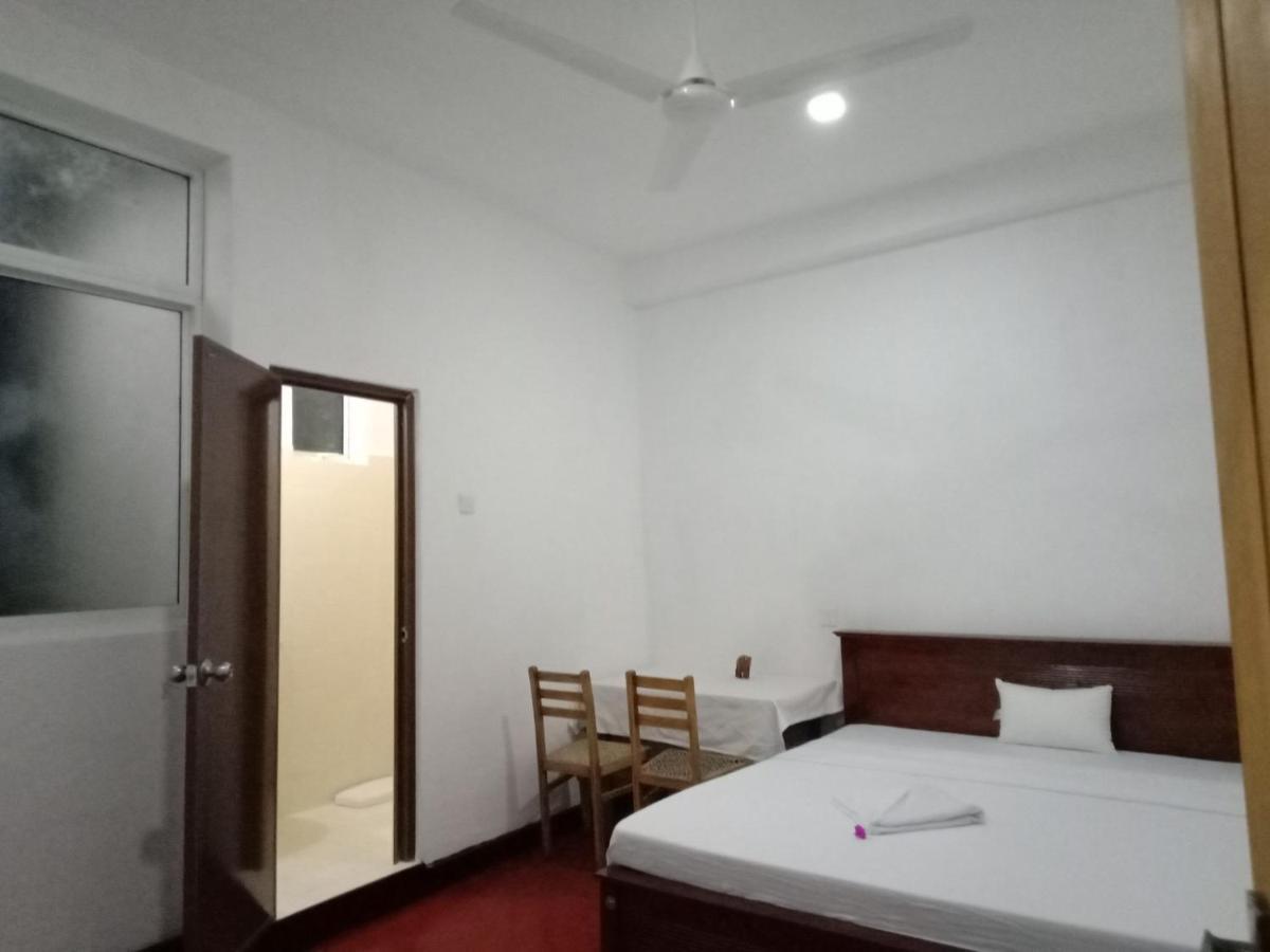 Hotel Yelona Kegalle Esterno foto