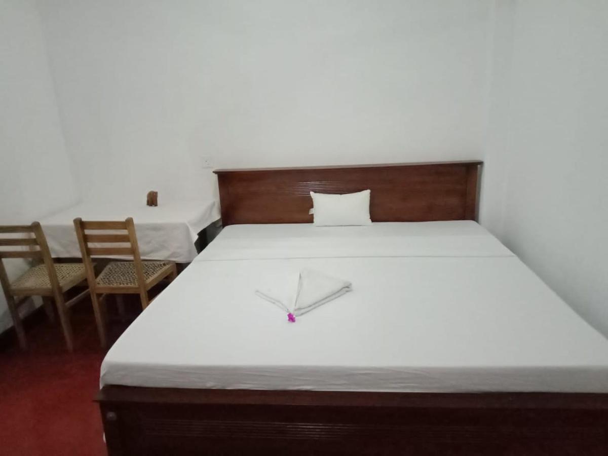 Hotel Yelona Kegalle Esterno foto