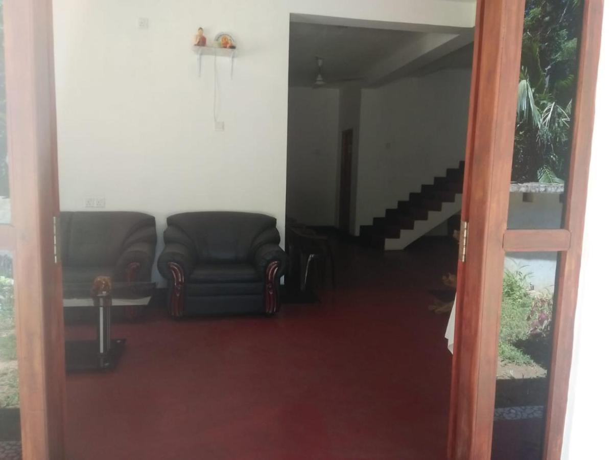 Hotel Yelona Kegalle Esterno foto