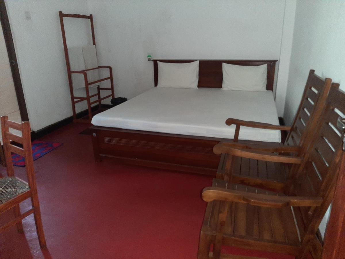 Hotel Yelona Kegalle Esterno foto